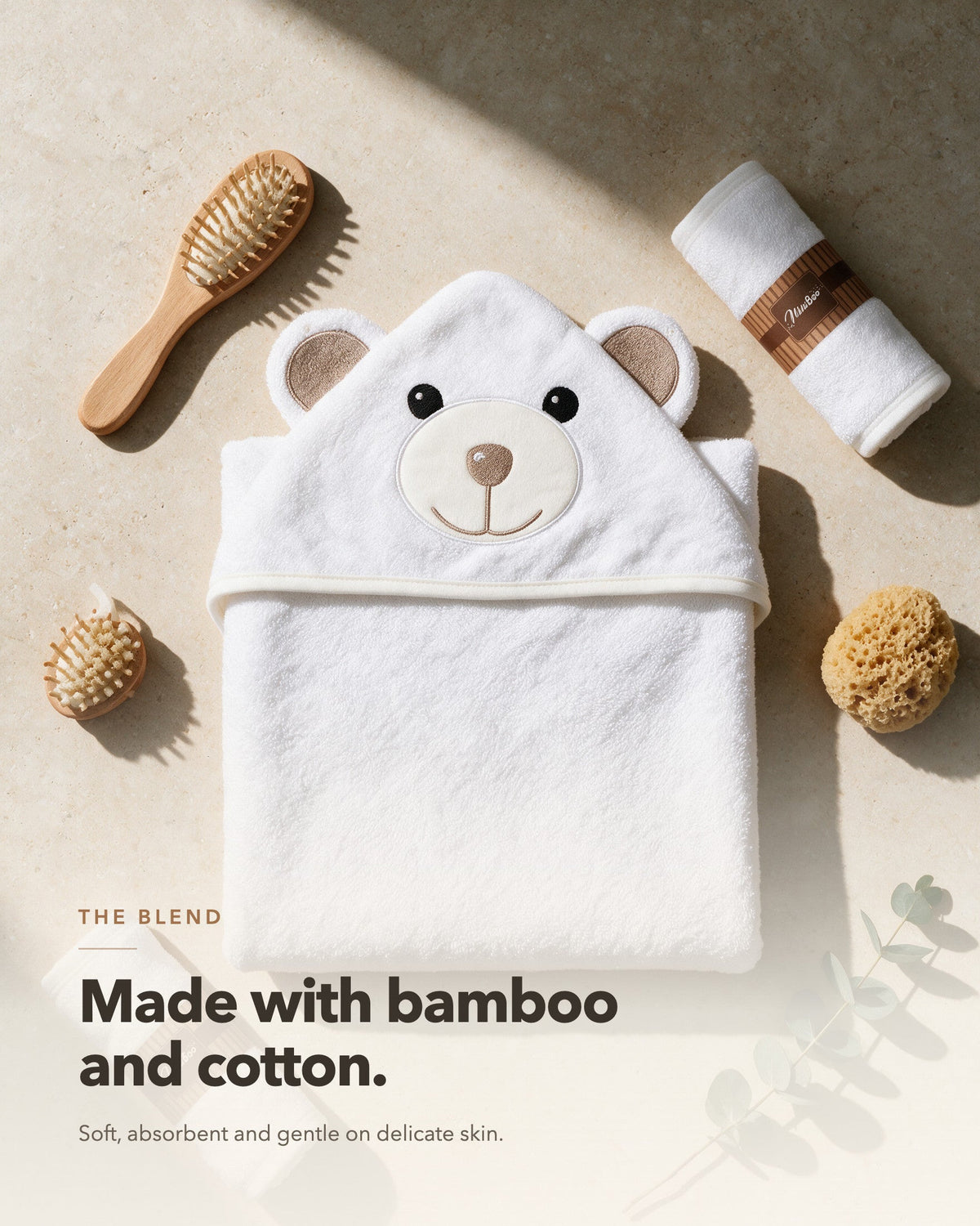 Made with bamboo and cotton – the Little Bear towel with bath accessories